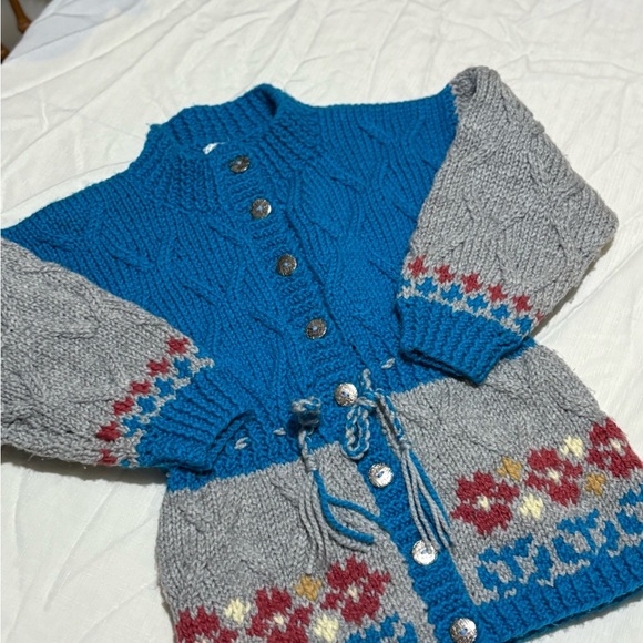Vintage Blue and Gray Knitted Cardigan Sweater with Floral Design - Picture 3 of 9